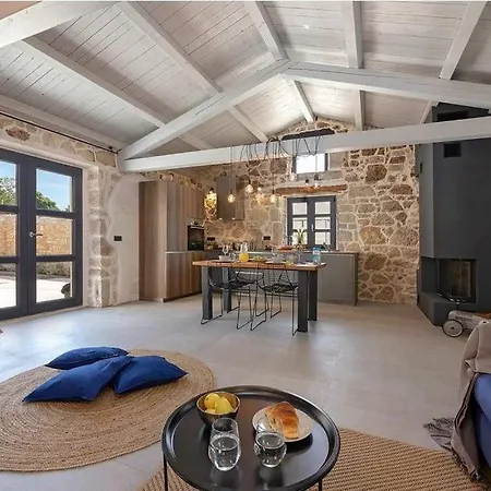 Dvori Villa