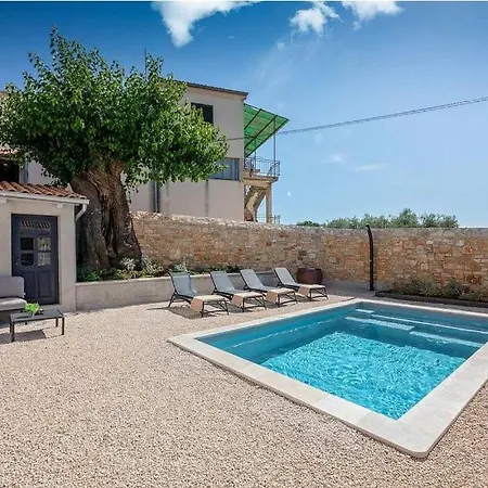 Dvori Private Pool Near Porec