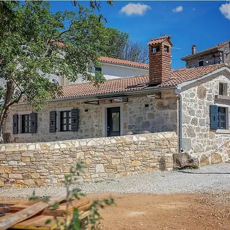 Dvori Private Pool Near Porec * Vrznaveri